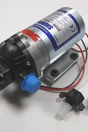 Certifié Pompe de surface SHURFLO Standard 8000 443 136 (12V - 6,5L/mn)